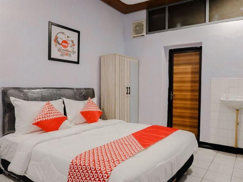 โอโย 1036 โฮเต็ล ปาเลม 1 Hotel มะลัง ภายนอก รูปภาพ