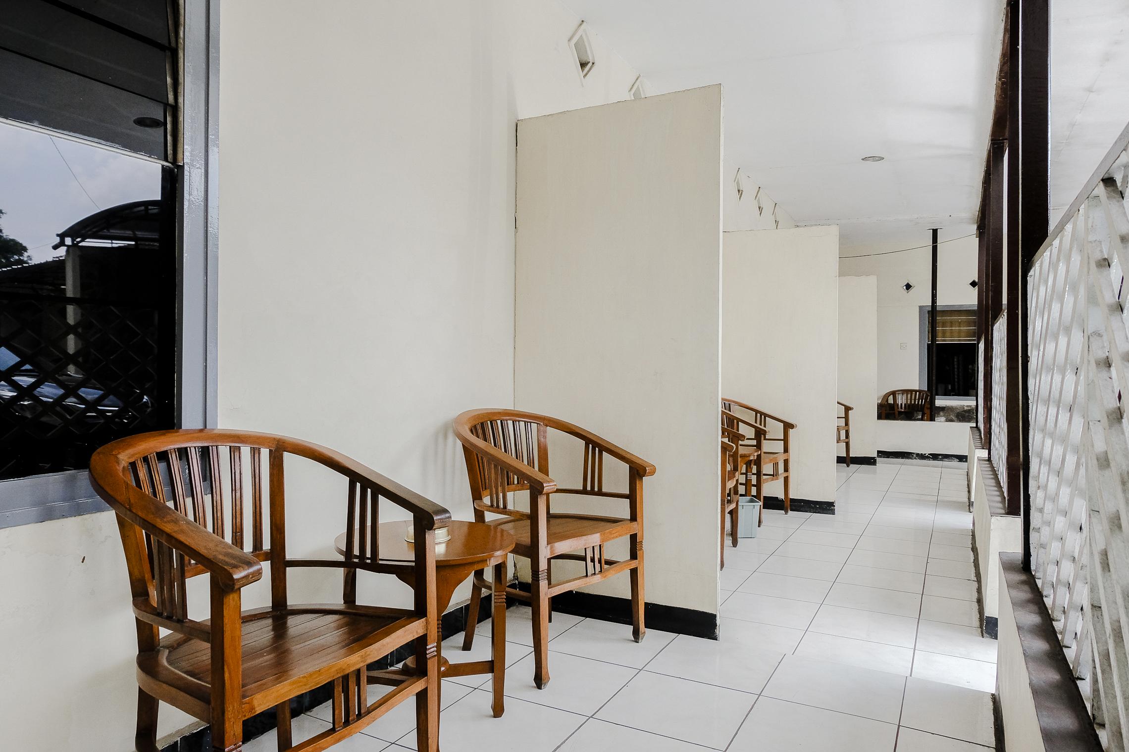 โอโย 1036 โฮเต็ล ปาเลม 1 Hotel มะลัง ภายนอก รูปภาพ